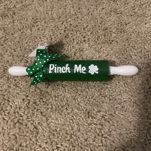 NWT Irish rolling pin decor doll prop toy pinch me ☘️ - Picture 2 of 2